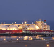 中国石油天然气集团公司与卡塔尔签订了一项为期27年的协议，并在该出口商的大规模扩建项目中入股，而新奥能源与美国开发商切尼...