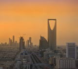 欧佩克最大的生产商沙特是想看到更高的油价，这源于一项雄心勃勃的经济多元化计划，该计划需要大量投资。此外，沙特阿拉伯在预算方面仍处于赤字状态，今年的缺口为GDP...