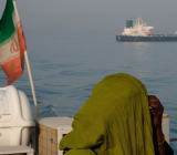 据伊朗官方媒体报道，该国负责女性和家庭事务的副总统Masoumeh Ebtekar27日被确诊感染新冠肺炎。就在本周，一直在一线指挥的伊朗卫生部副部长Iraj Harirchi也被...