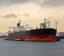 因中国抗击疫情的成功缓解了对需求的担忧，油价上涨