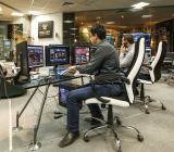 由于英伟达财报不佳而下跌，纳指尾盘跌幅扩大并带动标准普尔500指数回落，回吐了大部分突破盘整后的涨幅；对于短期市场前景，华尔街机...