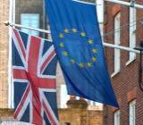 这是英国的GDP数据引起的，数据显示英国可能正迈向300年来最严重的经济衰退。数据公布后，英国国债需求开始激增，2年期英国国债收益率进一步深入负值区间，创下纪录...