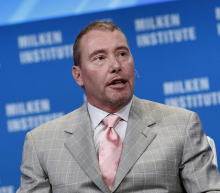 就在华尔街近来踌躇满志之际，双线资本(DoubleLine Capital)创始人、有“债王”之称的冈拉克(Jeff Gundlach)在近日接受采访时，却再度颇为不合时宜地发出警告，分享...