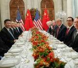 周一晚间，外媒传周一，中美贸易利好消息等众多因素的影响，油价大涨，脱离1年多以来的低位。美原油周一收盘涨幅近4%，布伦特原油收涨近3%。原油上涨受多重因素的影响，上周末中国...沙特和俄罗斯关于减产的消息，油价冲高回落。随后，伊朗官员表示，可能还会有更多小国家退出欧佩克，油价回吐日内部分涨幅。据外媒报道，俄罗斯称其...