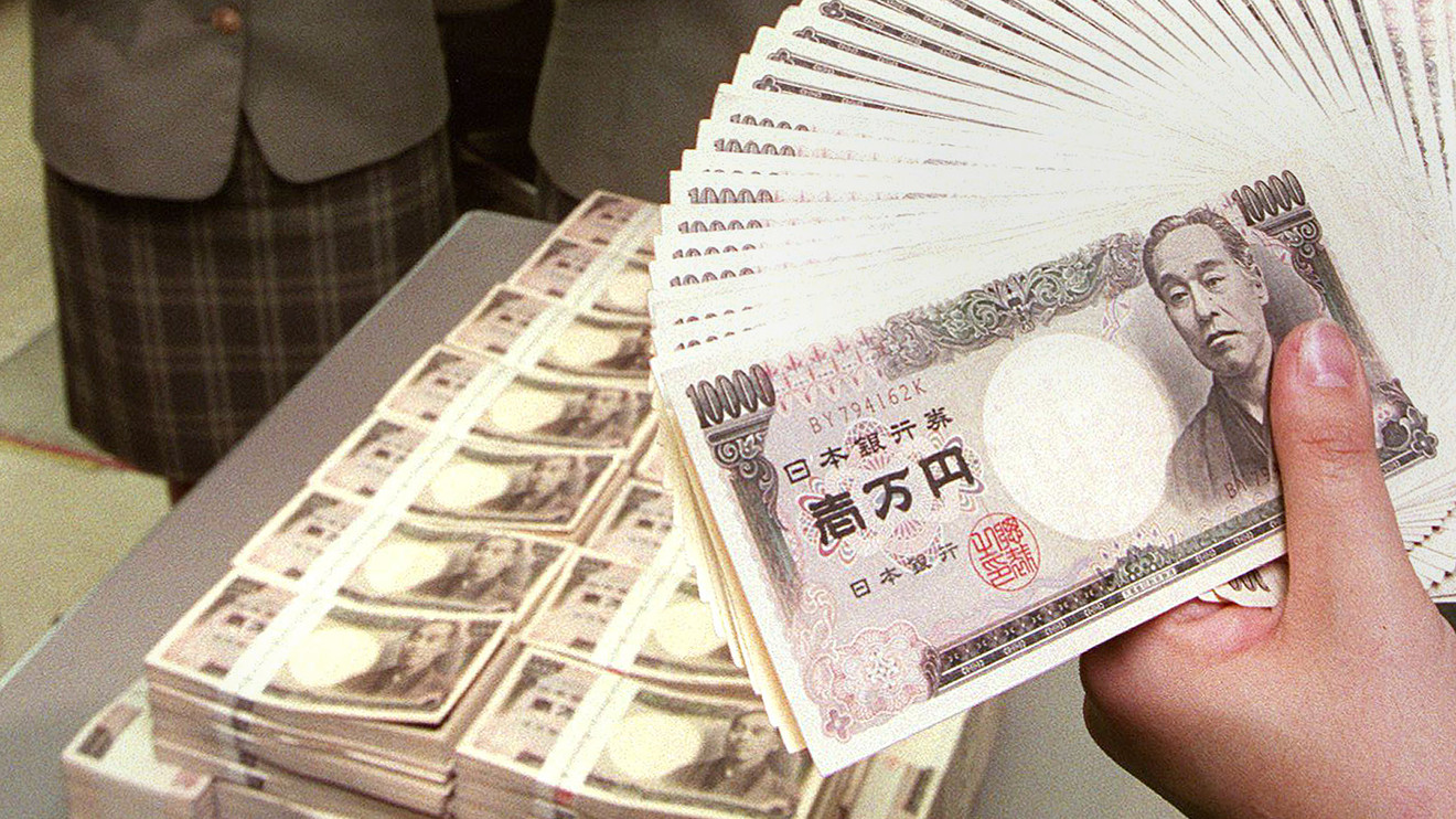 日元兑美元汇率迅速跌破150，这可能会让日本央行的官员在...