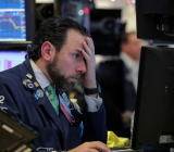 美国股市主要股指周四连续第六个交易日重挫，标普500指数确认创下最快进入修正区间纪录，因公共卫生事件在全球蔓延加剧了投资者对其经济影响的不确定性...