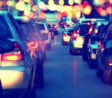 家汽车制造商公布的数据显示，今年第一季度，在美汽车销量下滑，突显美国汽车市场需求的放缓。周二，通用汽车宣布，第一季度在美汽车交付量同比下跌7%，该公司旗下...