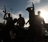 门胡塞武装16日说，该武装当天使用无人机袭击了沙特阿拉伯境内多个目标。也门胡塞武装部队发言人叶海亚·萨里阿发表声明说，该武装当天使用数架载有炸弹的无人机...