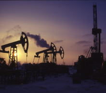 油价一度涨逾10%，创下五个多月来最大单日涨幅，因辉瑞宣布其实验的新冠疫苗...