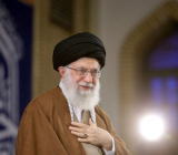 因油价上涨爆发的抗议活动愈加激烈，截止刚刚过去的周末，伊朗国内抗议活动已蔓延至上百座城镇。而与此同时，当地时间17日，伊朗最高领袖哈梅内伊表示支