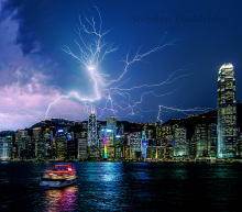 经审慎考虑当前的整体情况后，特区政府决定即日起撤销所有住宅物业需求管理措施，即由今天起所有住宅物业交易无须再缴付额外印花税...