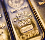 一项黄金市场调查显示，尽管利率不断上升，但金价料将在明年反弹。调查显示，在葡萄牙里斯本参加伦敦金银市场协会（LBMA）年会的代表们预计，明年此时，金价将...
