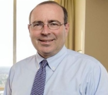 我确实想更多地了解所有这些滞后效应会造成什么影响，但我也想看到通胀下降。如果更多的利率上调是必要的，我很乐意这样做。不过，我们没有决定在下...