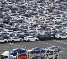 报告还显示，股价可能刷新历史新高。尽管日元的疲软有助于海外营收的增加，但市场前景依然乐观，因为通胀上升让企业得以提高价格并保护利...