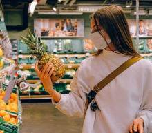 零售销售在4月出现了温和反弹，餐馆和酒吧的支出，报告中服务部门的主要代表...
