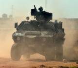 土耳其外交部长梅夫吕特·恰武什奥卢18日向美国和俄罗斯施加压力，说如果叙利亚库尔德武装没有完全撤离叙土边境“安全区”，土方将再次在叙利亚东北部