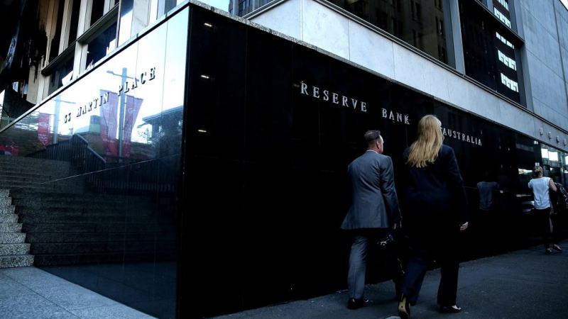 巨额储蓄加上工资上涨势头加速，澳储行放弃暂停加息划