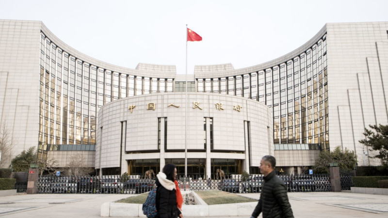 中国央行意外将逆回购利率大幅下调20个基点，这可能是下调基准利率的信号