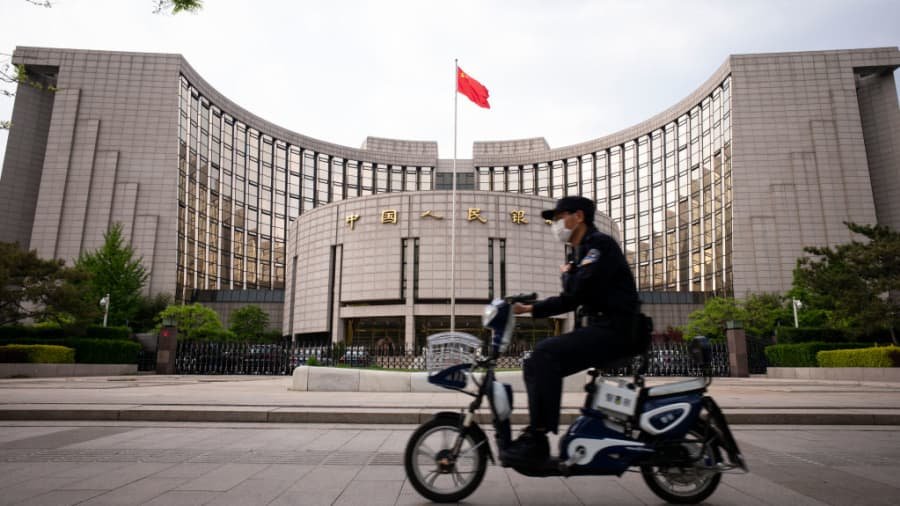 在1月份信贷强劲扩张后，经济学家对中国央行何时再次降息看法不一