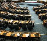 之前，OPEC纠结于要不要减产；现在，减产成效显现，近期地缘政治局势趋紧引发的供应忧虑又进一步刺激油价走高。然而，这又令OPEC陷入要不要延长减产的临艰难抉择……