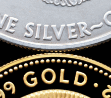  欧洲央行的决议发布后，偏鸽派的言论导致投资者从避险的黄金和债市撤出，金银承压下跌，且美联储新主席的人选也将公布，市场对于美联储收紧政策前景开始乐观，很大程度打压了金银