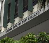 纽储行可能会保持鹰派立场，以遏制市场的鸽派预期，但不一定将利率上调至5.5%。不过，更多的政府支出，飓风重建和移民激增可能是经济衰退...