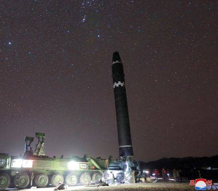 现货黄金下跌，摆脱朝鲜最新发射导弹飞越日本消息的影响。朝鲜上一次发射导弹飞越日本是在8月29日。该国还在9月3日进行了第六次、也是迄今为止威力最大的一次核试验