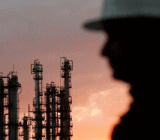 2月23日，利比亚主要油田El-Feel爆发了抗议活动，该油田不得不关闭，工人也不得不疏散。因为这一不可抗力的发生，利比亚的石油出口将有所下滑