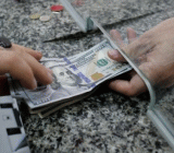 过去两周，尽管有证据显示美国经济增长势头强劲，但美国财政部基准10年期国债收益率下降了16个基点。对于美国该如何加快非通胀增长一事...