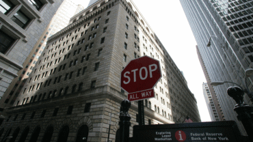UBS：当前贸易紧张态势对市场影响有限。但全球经济成长或受累于贸易冲突升级，各国央行或放缓紧缩步伐