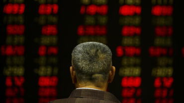 中国股市在下午大幅反弹，此前有报道称，一家国有机构购买了...