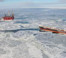 这一定位调整之际，受胡塞武装在红海袭击货轮的推动，石油创下了数月来的最大单周涨幅；观察人士预计袭击可能会持续数月。尽管如此...