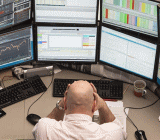 每个交易者最害怕的交易困局：每过一段时间，无论我们怎么做，都亏，顺势也亏，逆势也亏，做震荡也亏，短线也亏，做趋势也亏，怎么做怎么亏......我们前期赚钱的方法，好像瞬间失灵了，好像市场总和我们作对，好像主力能够看到我们的底牌，然后和我们对着干。接连亏损中，我们的利润不仅回吐殆尽，而且还可能出现大幅亏损