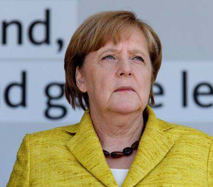 默克尔：德国前总理施罗德计划出任受欧盟制裁的俄罗斯石油公司高管的做法“是不对的”