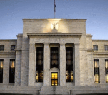 前期高位震荡甚至受避险情绪不断升温上行的可能依然存在，总体来说，若3月加息成为板上钉钉的话，则金银提前走下跌预期概率较大，因此，建议关注3月加息概率。操作上，谨慎沽空