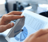 期货市场是一个资产再分配的场所，是零和游戏，每年的期货大赛中都有一批几倍十几倍的高手出现，可惜每年都是新面孔，跟期货公司一样，客户都是几年一换，毛主席说过：一个人做一件好事不难，难的是做一辈子好事。套用在期货市场，即每个人在期货市场赢钱不难，难的是连续长期稳定盈利。我想每个投资者进入市场，都有过盈利的经历，有的还在较长一段时间内盈利，并获利丰厚，但最