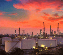 美国EIA公布的数据显示，截至1月7日当周原油库存跌幅，精炼油、汽油库存增幅均超...