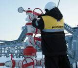 俄油董事会批准了在今后的10年里在位于西西伯利亚的大油田把油气日采收率提高5000多万吨油当量