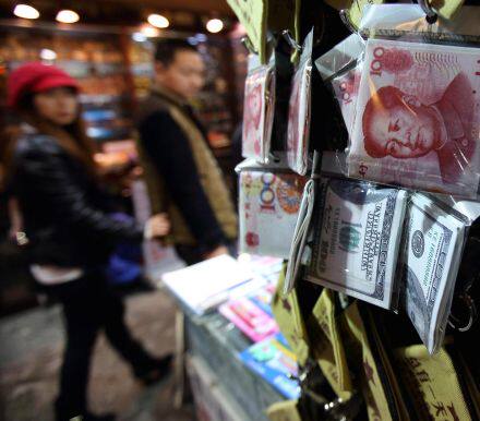 近期中国宏观经济下滑的基本面因素逐渐的传导到了股市。通胀低迷对恒指有一定的打压，而本周又迎来美国加息以及纽约恐袭事件的担忧，且A股市场未能低位反弹，拖累恒指上午震荡下挫，恒指走势料偏空，可逢高抛空