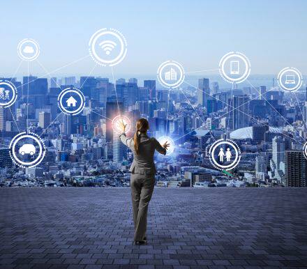 脱欧谈判将加速，英镑大涨。市场整体偏观望，等候重磅事件逐步落地。本文收集针对汇市和油市的机构评论，供大家参考。