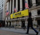 数据显示，Snowflake在2020年上半年运营亏损为1.74亿美元，上年同期运营亏损为1.83亿美元；净亏损为1.71亿美元，上年同期净亏损1.77亿美元...