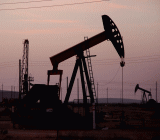 美国当周API和EIA原油库存均意外减少，但美国出口创纪录、美国原油产量的增加以及汽油库存的增加抵消了原油库存所带来的利好消息，并带动了美国WTI原油和汽油价的走低