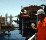 原油多头稍事喘息。此前布伦特原油跃升至26个月高位58.88美元/桶，因土耳其威胁切断伊拉克库尔德地区通往其它地区的输油管道。土耳其可能会对库尔德地区采取惩罚性措施