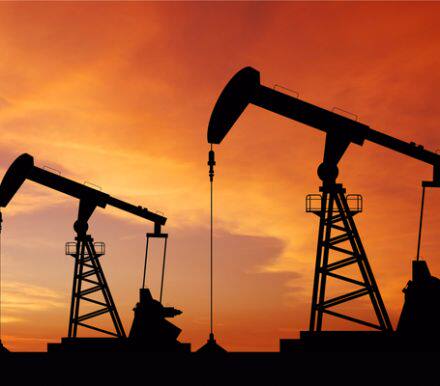 即使伊拉克原油出口继续回升，再看今日的市场，虽然价格略有下滑，但由于OPEC的减产协议仍发生效力，且OPEC及包括俄罗斯在内的其他产油国计划延长该协议，市场仍保有信心。建议原油看多