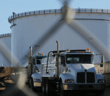 美国石油学会(API)公布的数据显示，美国截至1月12日当周API原油库存减少512万桶，超出预期的减少358.8万桶。而汽油库存增加178.2万桶，但增幅小于预期