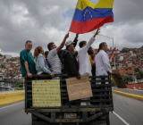 普氏能源报道，分析师周一表示，美国可能会考虑推迟对委内瑞拉的二次制裁，因为目前致力于将伊朗原油出口降至为零。