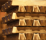 朝鲜局势的降温使美元出现反弹，不过黄金下行明显受到限制。风险情绪回升带动股市上涨，尽管美国方面试图加大对朝鲜的舆论压力，战争的选项看上去依然遥不可及。