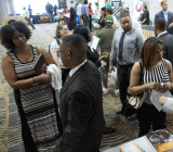 美国劳工部公布的9月非农就业减少，但薪资水平却意外大幅抬升，美联储的心头大患得以解除。现货黄金短线上冲近2美元后下挫近6美元，一度逼近日低1264.19美元/盎司