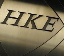 港股恒生指数今日小幅高开，随后维持震荡走势，截止发稿，恒生指数报27637点，上涨0.24%。异动个股方面，中国稀土跌3.9%昨日暴涨108...