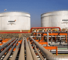 减产前景仍面临不确定性，且美国石油产量上升也是压在油价心口的一块大石，API数据显示原油库存大降，但汽油和精炼油库存增幅均超过预期，油价目前已经基本回落至OPEC延期减产之前的水平